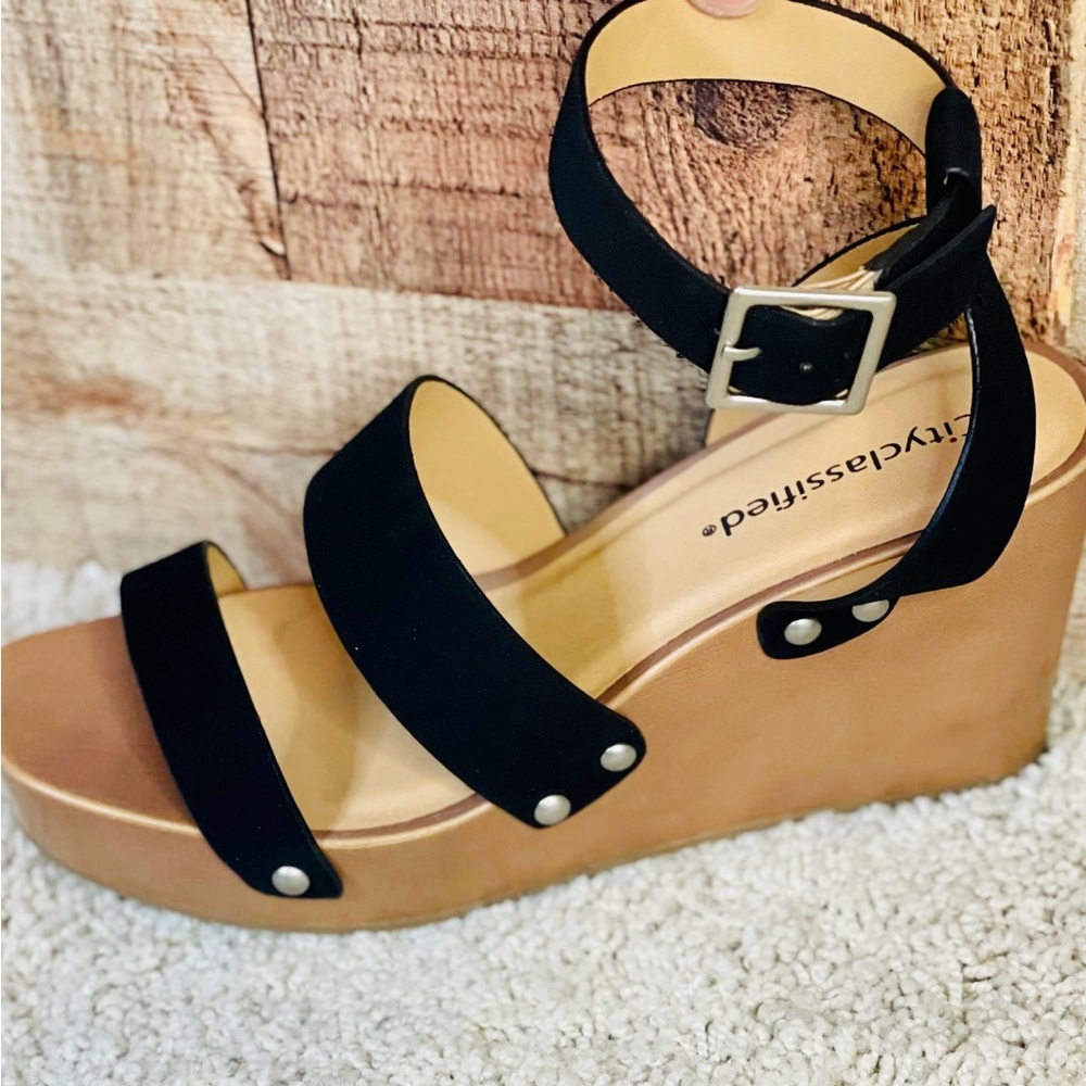 Studded Detail Wedge